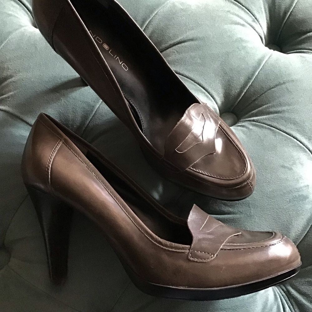 BANDOLINO penny loafer style heels taupe 7 (J6)